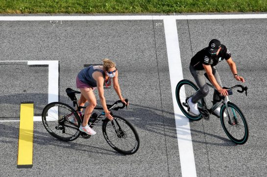 Tiffany Cromwell (AUS) Professional Cyclist with her boyfriend Valtteri Bottas (FIN) Mercedes AMG F1.
09.07.2020. Formula 1 World Championship, Rd 2, Steiermark Grand Prix, Spielberg, Austria, Preparation Day.
- www.xpbimages.com, EMail: requests@xpbimages.com © Copyright: Moy / XPB Images