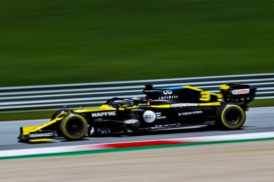 Daniel Ricciardo (AUS) Renault F1 Team RS20.
10.07.2020. Formula 1 World Championship, Rd 2, Steiermark Grand Prix, Spielberg, Austria, Practice Day.
- www.xpbimages.com, EMail: requests@xpbimages.com © Copyright: Charniaux / XPB Images