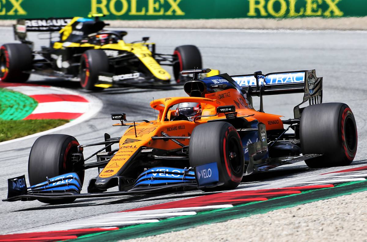 Carlos Sainz Jr (ESP) McLaren MCL35.