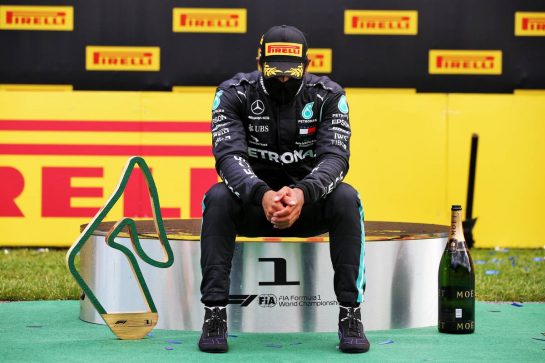 Race winner Lewis Hamilton (GBR) Mercedes AMG F1 on the podium.
12.07.2020. Formula 1 World Championship, Rd 2, Steiermark Grand Prix, Spielberg, Austria, Race Day.
- www.xpbimages.com, EMail: requests@xpbimages.com © Copyright: Batchelor / XPB Images