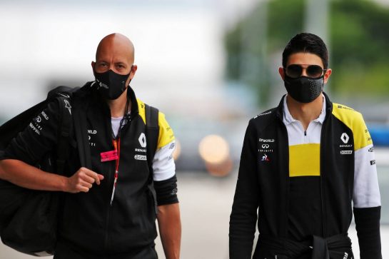 Esteban Ocon (FRA) Renault F1 Team with Dan Williams (GBR) Renault F1 Team Personal Trainer.
16.07.2020. Formula 1 World Championship, Rd 3, Hungarian Grand Prix, Budapest, Hungary, Preparation Day.
- www.xpbimages.com, EMail: requests@xpbimages.com © Copyright: Charniaux / XPB Images