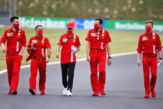 Sebastian Vettel (GER) Ferrari walks the circuit with the team.
16.07.2020. Formula 1 World Championship, Rd 3, Hungarian Grand Prix, Budapest, Hungary, Preparation Day.
- www.xpbimages.com, EMail: requests@xpbimages.com © Copyright: Charniaux / XPB Images