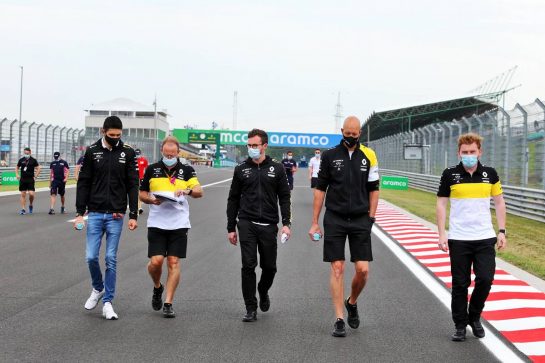 Esteban Ocon (FRA) Renault F1 Team walks the circuit with the team.
16.07.2020. Formula 1 World Championship, Rd 3, Hungarian Grand Prix, Budapest, Hungary, Preparation Day.
- www.xpbimages.com, EMail: requests@xpbimages.com © Copyright: Moy / XPB Images