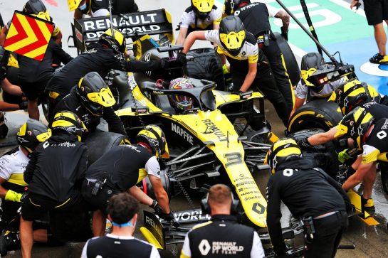Daniel Ricciardo (AUS) Renault F1 Team RS20 practices a pit stop.
17.07.2020. Formula 1 World Championship, Rd 3, Hungarian Grand Prix, Budapest, Hungary, Practice Day.
- www.xpbimages.com, EMail: requests@xpbimages.com © Copyright: Moy / XPB Images