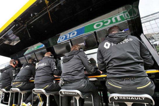 Renault F1 Team pit gantry.
18.07.2020. Formula 1 World Championship, Rd 3, Hungarian Grand Prix, Budapest, Hungary, Qualifying Day.
- www.xpbimages.com, EMail: requests@xpbimages.com © Copyright: Moy / XPB Images