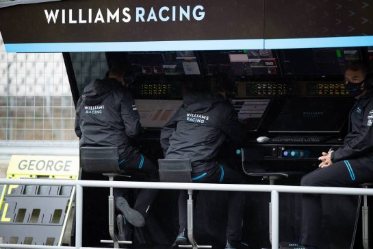 Williams Racing pit gantry.
18.07.2020. Formula 1 World Championship, Rd 3, Hungarian Grand Prix, Budapest, Hungary, Qualifying Day.
- www.xpbimages.com, EMail: requests@xpbimages.com © Copyright: Bearne / XPB Images
