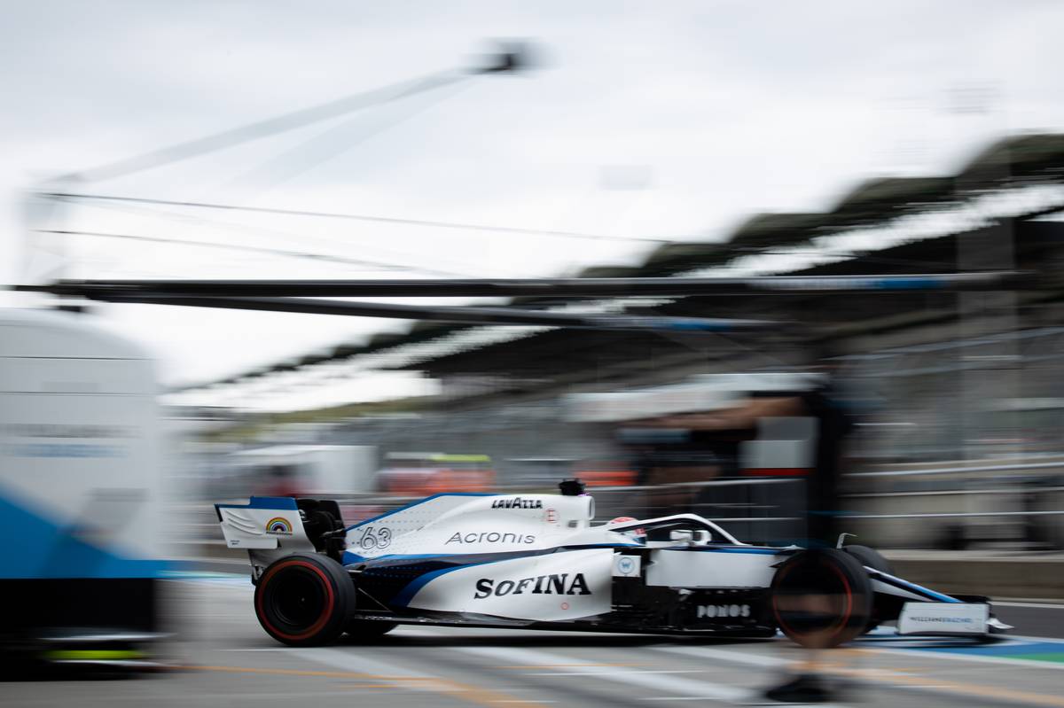 George Russell (GBR) Williams Racing FW43 leaves the pits.