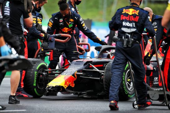 Max Verstappen (NLD) Red Bull Racing RB16 on the grid with a broken front wing after crashing leaving the pits.
19.07.2020. Formula 1 World Championship, Rd 3, Hungarian Grand Prix, Budapest, Hungary, Race Day.
- www.xpbimages.com, EMail: requests@xpbimages.com © Copyright: Batchelor / XPB Images