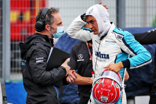 George Russell (GBR) Williams Racing with James Urwin (GBR) Williams Racing Race Engineer on the grid.
19.07.2020. Formula 1 World Championship, Rd 3, Hungarian Grand Prix, Budapest, Hungary, Race Day.
- www.xpbimages.com, EMail: requests@xpbimages.com © Copyright: Charniaux / XPB Images