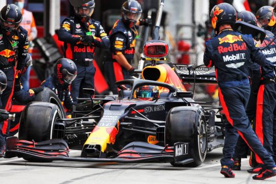 Alexander Albon (THA) Red Bull Racing RB16 makes a pit stop.
19.07.2020. Formula 1 World Championship, Rd 3, Hungarian Grand Prix, Budapest, Hungary, Race Day.
- www.xpbimages.com, EMail: requests@xpbimages.com © Copyright: Moy / XPB Images