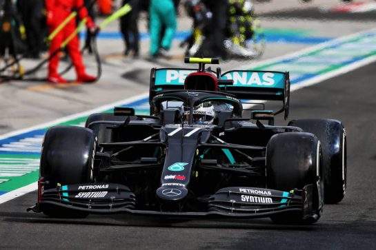 Valtteri Bottas (FIN) Mercedes AMG F1 W11 makes a pit stop.
19.07.2020. Formula 1 World Championship, Rd 3, Hungarian Grand Prix, Budapest, Hungary, Race Day.
- www.xpbimages.com, EMail: requests@xpbimages.com © Copyright: Moy / XPB Images