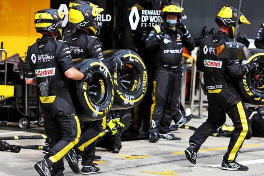 Renault F1 Team makes a pit stop.
19.07.2020. Formula 1 World Championship, Rd 3, Hungarian Grand Prix, Budapest, Hungary, Race Day.
- www.xpbimages.com, EMail: requests@xpbimages.com © Copyright: Moy / XPB Images