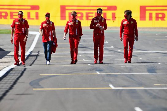 Sebastian Vettel (GER) Ferrari walks the circuit with the team.
30.07.2020. Formula 1 World Championship, Rd 4, British Grand Prix, Silverstone, England, Preparation Day.
- www.xpbimages.com, EMail: requests@xpbimages.com © Copyright: Batchelor / XPB Images