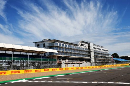 Circuit atmosphere - trackside hotel construction.
30.07.2020. Formula 1 World Championship, Rd 4, British Grand Prix, Silverstone, England, Preparation Day.
- www.xpbimages.com, EMail: requests@xpbimages.com © Copyright: Batchelor / XPB Images