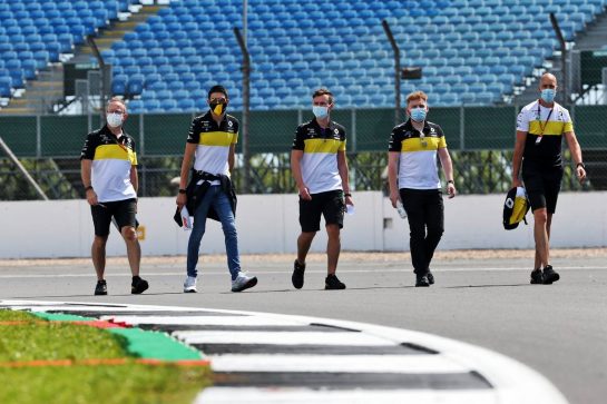 Esteban Ocon (FRA) Renault F1 Team walks the circuit with the team.
30.07.2020. Formula 1 World Championship, Rd 4, British Grand Prix, Silverstone, England, Preparation Day.
- www.xpbimages.com, EMail: requests@xpbimages.com © Copyright: Batchelor / XPB Images