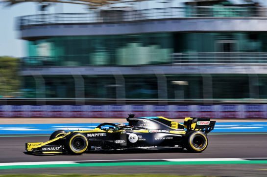 Daniel Ricciardo (AUS) Renault F1 Team RS20.
31.07.2020. Formula 1 World Championship, Rd 4, British Grand Prix, Silverstone, England, Practice Day.
- www.xpbimages.com, EMail: requests@xpbimages.com © Copyright: Dungan / XPB Images