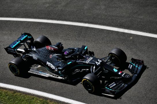 Lewis Hamilton (GBR) Mercedes AMG F1 W11.
31.07.2020. Formula 1 World Championship, Rd 4, British Grand Prix, Silverstone, England, Practice Day.
- www.xpbimages.com, EMail: requests@xpbimages.com © Copyright: Batchelor / XPB Images