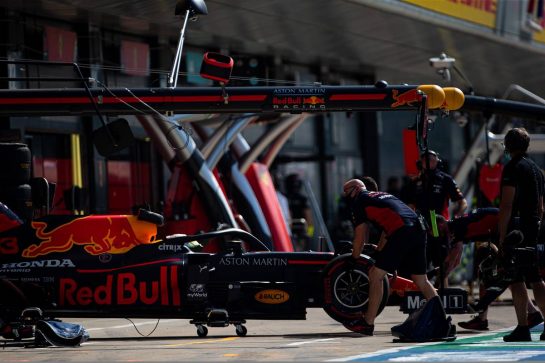 Max Verstappen (NLD) Red Bull Racing RB16 in the pits.
31.07.2020. Formula 1 World Championship, Rd 4, British Grand Prix, Silverstone, England, Practice Day.
- www.xpbimages.com, EMail: requests@xpbimages.com © Copyright: Bearne / XPB Images