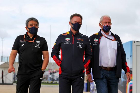 (L to R): Masashi Yamamoto (JPN) Honda Racing F1 Managing Director; Christian Horner (GBR) Red Bull Racing Team Principal; Dr Helmut Marko (AUT) Red Bull Motorsport Consultant.
01.08.2020. Formula 1 World Championship, Rd 4, British Grand Prix, Silverstone, England, Qualifying Day.
- www.xpbimages.com, EMail: requests@xpbimages.com © Copyright: Moy / XPB Images