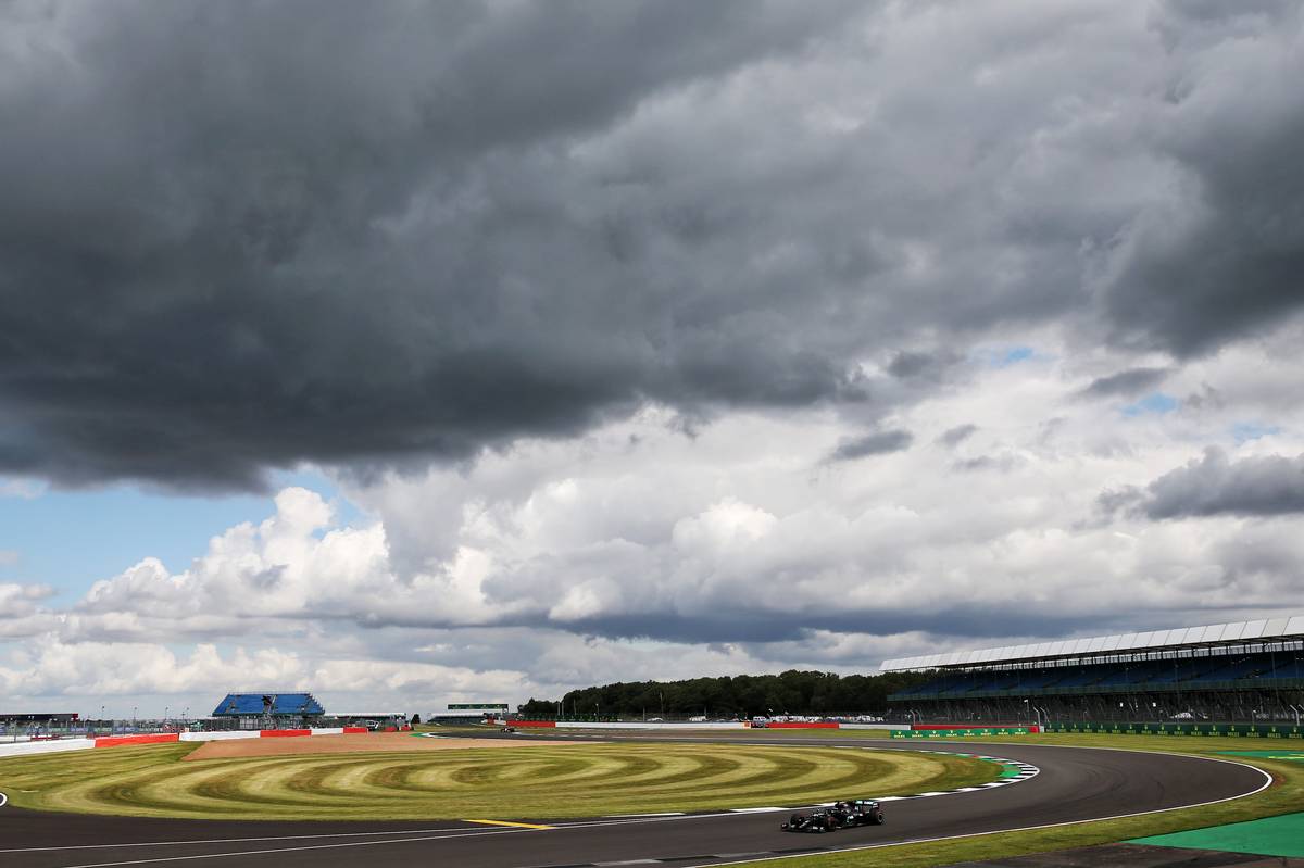 Lewis Hamilton (GBR) Mercedes AMG F1 W11.