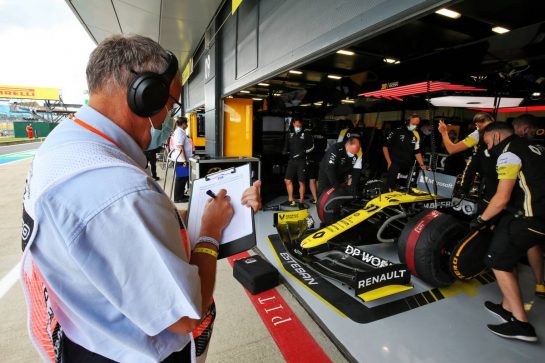 Renault F1 Team - scrutineer.
01.08.2020. Formula 1 World Championship, Rd 4, British Grand Prix, Silverstone, England, Qualifying Day.
- www.xpbimages.com, EMail: requests@xpbimages.com © Copyright: Moy / XPB Images