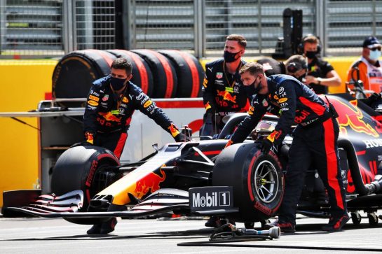Max Verstappen (NLD) Red Bull Racing RB16 on the grid.
02.08.2020. Formula 1 World Championship, Rd 4, British Grand Prix, Silverstone, England, Race Day.
- www.xpbimages.com, EMail: requests@xpbimages.com © Copyright: Batchelor / XPB Images