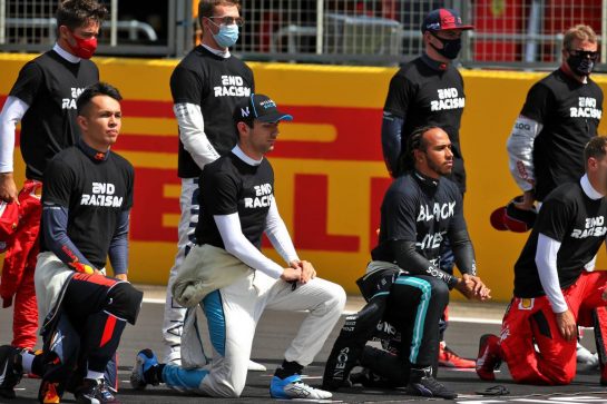 (L to R): Alexander Albon (THA) Red Bull Racing; Nicholas Latifi (CDN) Williams Racing and Lewis Hamilton (GBR) Mercedes AMG F1 on the grid.
02.08.2020. Formula 1 World Championship, Rd 4, British Grand Prix, Silverstone, England, Race Day.
- www.xpbimages.com, EMail: requests@xpbimages.com © Copyright: Batchelor / XPB Images
