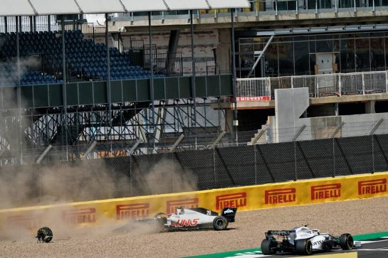 Kevin Magnussen (DEN) Haas VF-20 crashes out of the race.
02.08.2020. Formula 1 World Championship, Rd 4, British Grand Prix, Silverstone, England, Race Day.
- www.xpbimages.com, EMail: requests@xpbimages.com © Copyright: Dungan / XPB Images