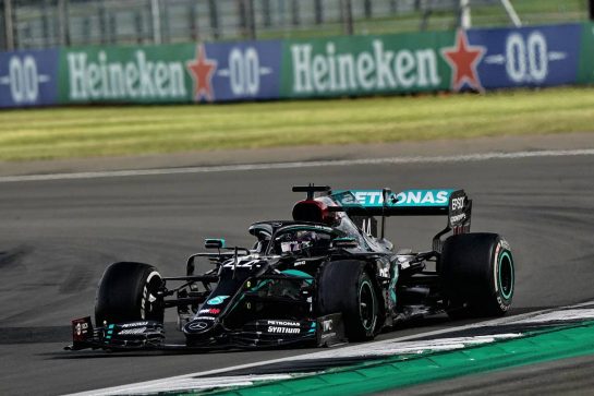Lewis Hamilton (GBR) Mercedes AMG F1 W11 with a puncture on the final lap of the race.
02.08.2020. Formula 1 World Championship, Rd 4, British Grand Prix, Silverstone, England, Race Day.
- www.xpbimages.com, EMail: requests@xpbimages.com © Copyright: Dungan / XPB Images