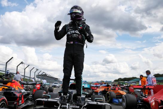 Race winner Lewis Hamilton (GBR) Mercedes AMG F1 W11 celebrates in parc ferme.
02.08.2020. Formula 1 World Championship, Rd 4, British Grand Prix, Silverstone, England, Race Day.
- www.xpbimages.com, EMail: requests@xpbimages.com © Copyright: Batchelor / XPB Images