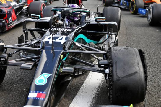 Race winner Lewis Hamilton (GBR) Mercedes AMG F1 W11 in parc ferme with a puncture.
02.08.2020. Formula 1 World Championship, Rd 4, British Grand Prix, Silverstone, England, Race Day.
- www.xpbimages.com, EMail: requests@xpbimages.com © Copyright: Batchelor / XPB Images