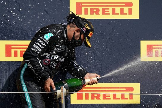 Race winner Lewis Hamilton (GBR) Mercedes AMG F1 celebrates in on the podium.
02.08.2020. Formula 1 World Championship, Rd 4, British Grand Prix, Silverstone, England, Race Day.
- www.xpbimages.com, EMail: requests@xpbimages.com © Copyright: Dungan / XPB Images