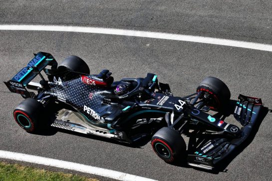 Lewis Hamilton (GBR) Mercedes AMG F1 W11.
07.08.2020. Formula 1 World Championship, Rd 5, 70th Anniversary Grand Prix, Silverstone, England, Practice Day.
- www.xpbimages.com, EMail: requests@xpbimages.com © Copyright: Batchelor / XPB Images