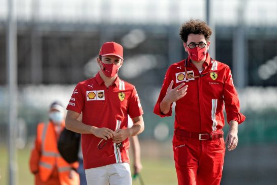 (L to R): Charles Leclerc (MON) Ferrari with Mattia Binotto (ITA) Ferrari Team Principal.
08.08.2020. Formula 1 World Championship, Rd 5, 70th Anniversary Grand Prix, Silverstone, England, Qualifying Day.
- www.xpbimages.com, EMail: requests@xpbimages.com © Copyright: Dungan / XPB Images