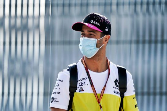 Daniel Ricciardo (AUS) Renault F1 Team.
08.08.2020. Formula 1 World Championship, Rd 5, 70th Anniversary Grand Prix, Silverstone, England, Qualifying Day.
- www.xpbimages.com, EMail: requests@xpbimages.com © Copyright: Dungan / XPB Images