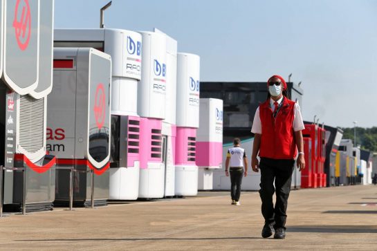 Paddock atmosphere.
08.08.2020. Formula 1 World Championship, Rd 5, 70th Anniversary Grand Prix, Silverstone, England, Qualifying Day.
- www.xpbimages.com, EMail: requests@xpbimages.com © Copyright: Moy / XPB Images