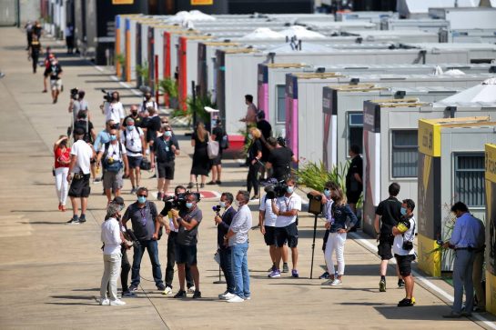Paddock atmosphere - Alain Prost (FRA) Renault F1 Team Non-Executive Director with the media.
08.08.2020. Formula 1 World Championship, Rd 5, 70th Anniversary Grand Prix, Silverstone, England, Qualifying Day.
- www.xpbimages.com, EMail: requests@xpbimages.com © Copyright: Batchelor / XPB Images