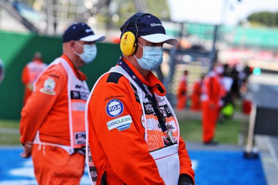 Circuit atmosphere - marshal in the pits.
08.08.2020. Formula 1 World Championship, Rd 5, 70th Anniversary Grand Prix, Silverstone, England, Qualifying Day.
- www.xpbimages.com, EMail: requests@xpbimages.com © Copyright: Moy / XPB Images