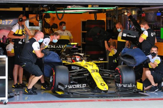 Esteban Ocon (FRA) Renault F1 Team RS20.
08.08.2020. Formula 1 World Championship, Rd 5, 70th Anniversary Grand Prix, Silverstone, England, Qualifying Day.
- www.xpbimages.com, EMail: requests@xpbimages.com © Copyright: Moy / XPB Images