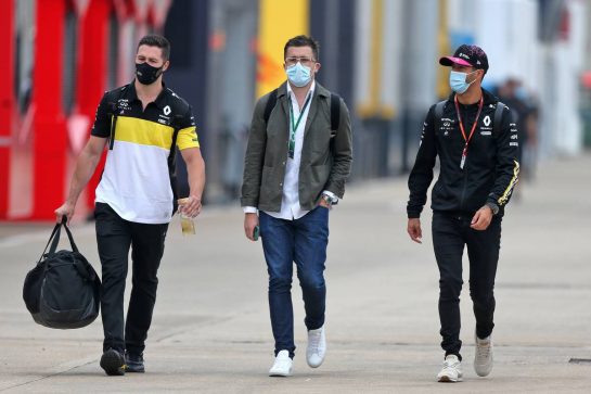 Daniel Ricciardo (AUS) Renault F1 Team (Right).
09.08.2020. Formula 1 World Championship, Rd 5, 70th Anniversary Grand Prix, Silverstone, England, Race Day.
- www.xpbimages.com, EMail: requests@xpbimages.com © Copyright: Moy / XPB Images