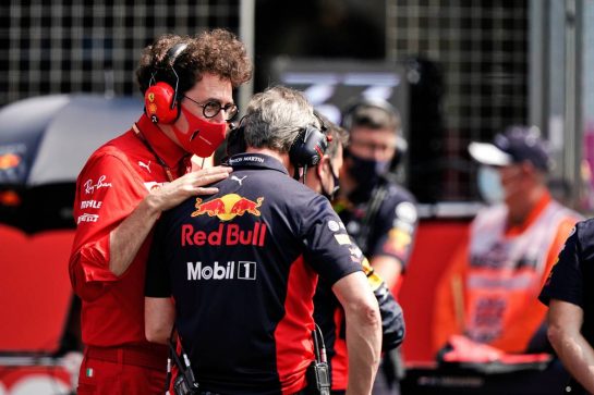 Mattia Binotto (ITA) Ferrari Team Principal with Jonathan Wheatley (GBR) Red Bull Racing Team Manager on the grid.
09.08.2020. Formula 1 World Championship, Rd 5, 70th Anniversary Grand Prix, Silverstone, England, Race Day.
- www.xpbimages.com, EMail: requests@xpbimages.com © Copyright: Dungan / XPB Images