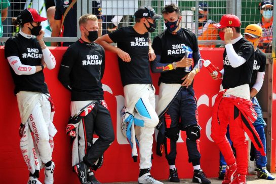 (L to R): Antonio Giovinazzi (ITA) Alfa Romeo Racing; Kevin Magnussen (DEN) Haas F1 Team; Alexander Albon (THA) Red Bull Racing and Charles Leclerc (MON) Ferrari on the grid.
09.08.2020. Formula 1 World Championship, Rd 5, 70th Anniversary Grand Prix, Silverstone, England, Race Day.
- www.xpbimages.com, EMail: requests@xpbimages.com © Copyright: Batchelor / XPB Images