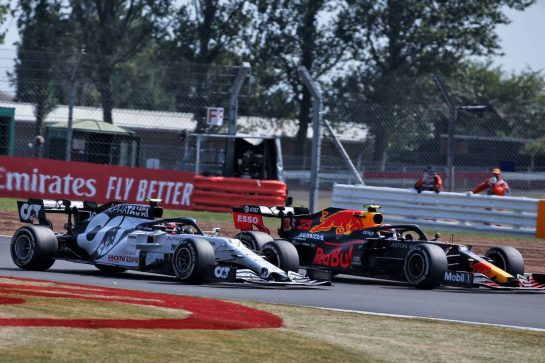 Pierre Gasly (FRA) AlphaTauri AT01 and Alexander Albon (THA) Red Bull Racing RB16 battle for position.
09.08.2020. Formula 1 World Championship, Rd 5, 70th Anniversary Grand Prix, Silverstone, England, Race Day.
- www.xpbimages.com, EMail: requests@xpbimages.com © Copyright: Batchelor / XPB Images