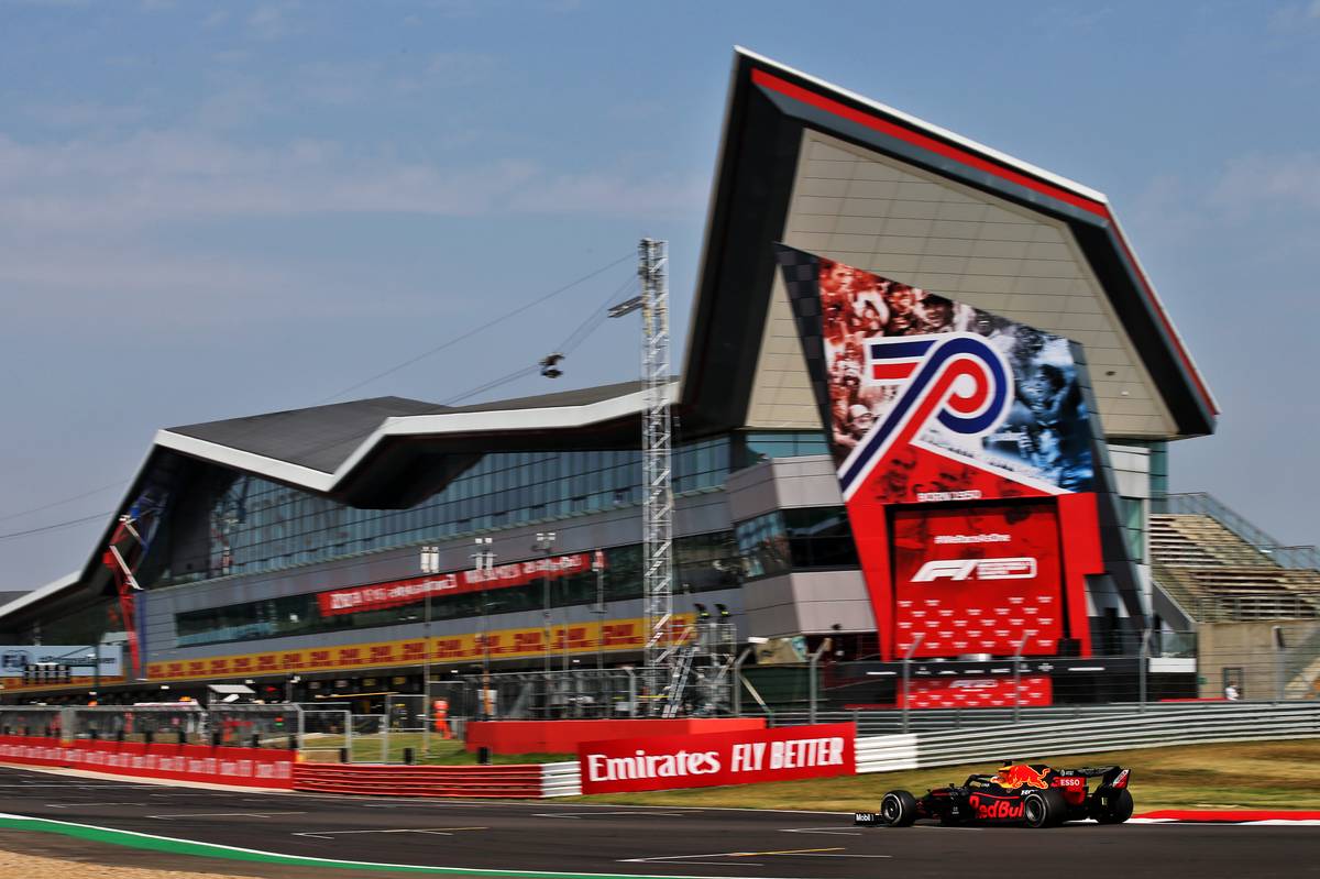 Max Verstappen (NLD) Red Bull Racing RB16.