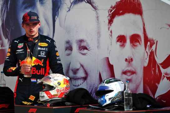 Race winner Max Verstappen (NLD) Red Bull Racing in parc ferme.
09.08.2020. Formula 1 World Championship, Rd 5, 70th Anniversary Grand Prix, Silverstone, England, Race Day.
- www.xpbimages.com, EMail: requests@xpbimages.com © Copyright: Batchelor / XPB Images