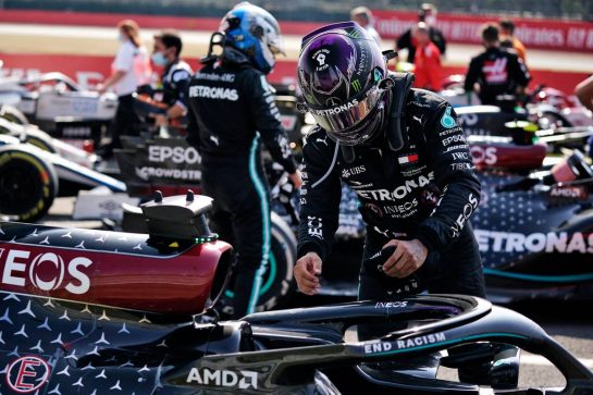 Lewis Hamilton (GBR) Mercedes AMG F1 W11 in parc ferme.
09.08.2020. Formula 1 World Championship, Rd 5, 70th Anniversary Grand Prix, Silverstone, England, Race Day.
- www.xpbimages.com, EMail: requests@xpbimages.com © Copyright: Dungan / XPB Images