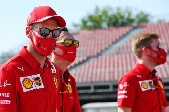 Sebastian Vettel (GER) Ferrari walks the circuit with the team.
13.08.2020. Formula 1 World Championship, Rd 6, Spanish Grand Prix, Barcelona, Spain, Preparation Day.
- www.xpbimages.com, EMail: requests@xpbimages.com © Copyright: Batchelor / XPB Images