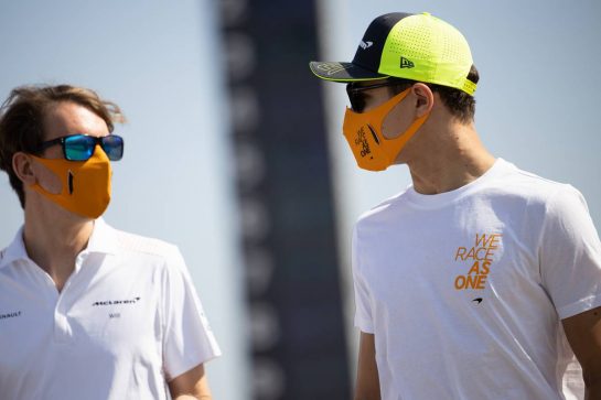 Lando Norris (GBR) McLaren walks the circuit with the team.
13.08.2020. Formula 1 World Championship, Rd 6, Spanish Grand Prix, Barcelona, Spain, Preparation Day.
- www.xpbimages.com, EMail: requests@xpbimages.com © Copyright: Bearne / XPB Images