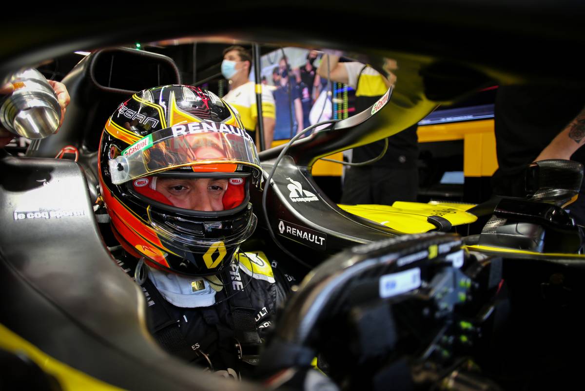 Esteban Ocon (FRA) Renault F1 Team RS20.