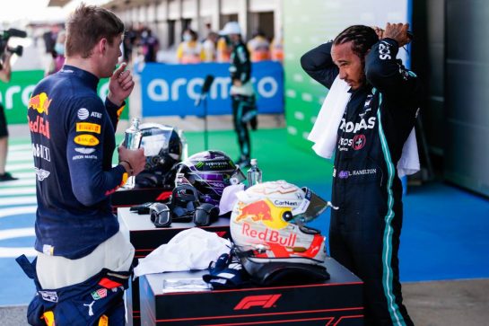 (L to R): Max Verstappen (NLD) Red Bull Racing and Lewis Hamilton (GBR) Mercedes AMG F1 in qualifying parc ferme.
15.08.2020. Formula 1 World Championship, Rd 6, Spanish Grand Prix, Barcelona, Spain, Qualifying Day.
- www.xpbimages.com, EMail: requests@xpbimages.com - copy of publication required for printed pictures. Every used picture is fee-liable. © Copyright: FIA Pool Image for Editorial Use Only